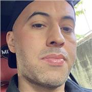 Diplomato in ragioneria, madrelingua arabo con conoscenza italiano perfetto e altre lingue come inglese tedesco e francese